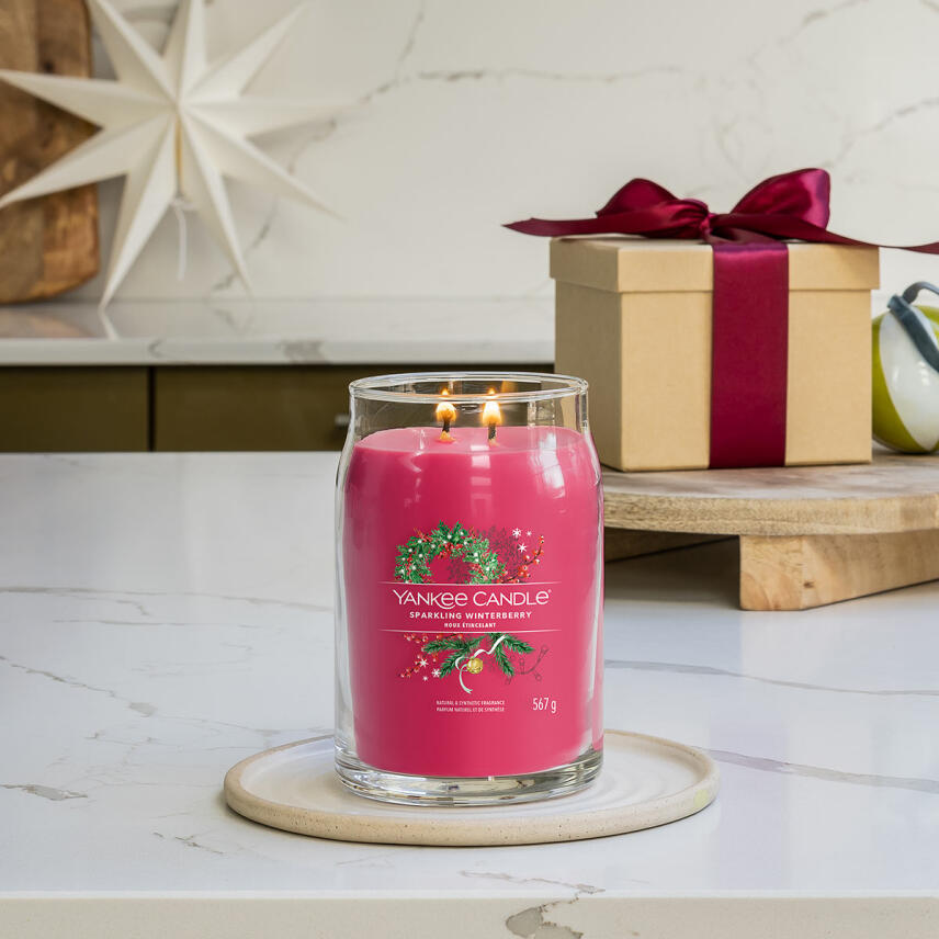 Yankee Candle Sparkling Winterberry Signature Duftkerze Gro&szlig;es Glas 567 g